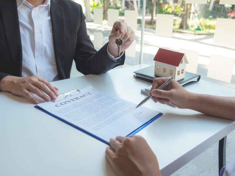 פתרונות משפטיים למצבים מורכבים בין דיירים