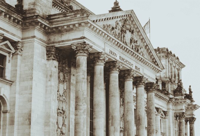 עיכוב יציאה מן הארץ הוצאה לפועל