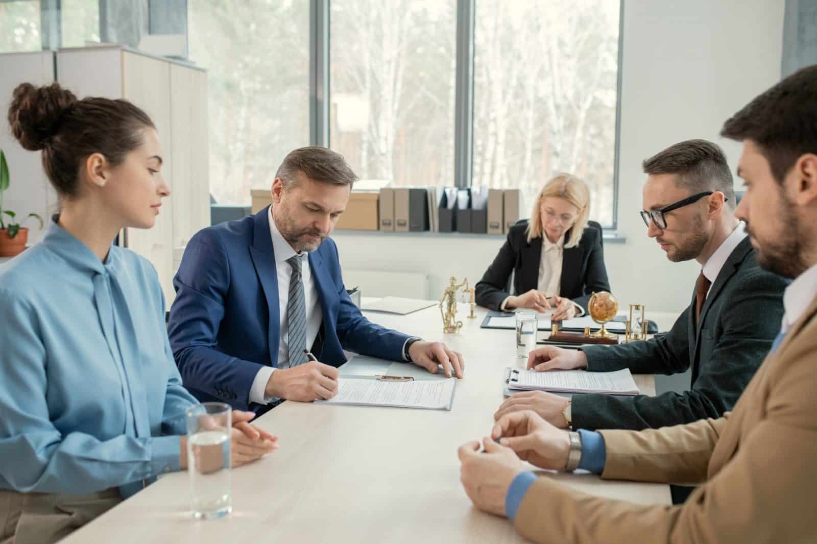 עורך דין לענייני סכסוך שכנים